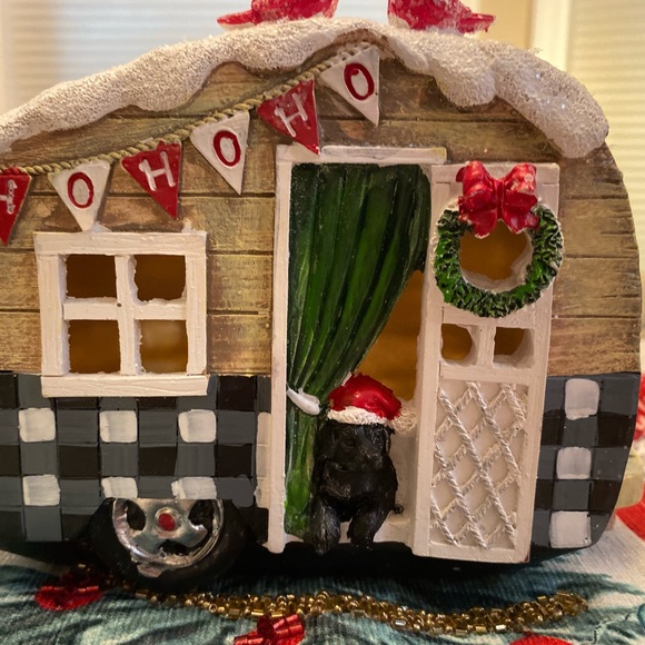 Lighted Snowy Christmas Camper With Cardinals & A Black Lab Resin Decor - Picture 4 of 16